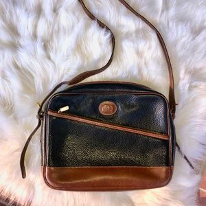Vintage Authentic Gucci Shoulder Bag- Back Leather - Great Condition!!!!